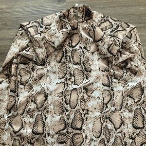 Shoulder Pad Snake Skin Top